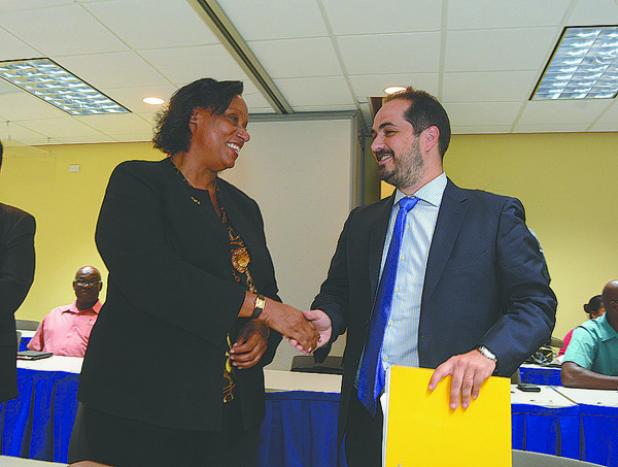 Permanent Secretary in the Ministry of Transport and Works Simone Rudder shakes hands with IDB’s Chief of Operations Javier Urra. 